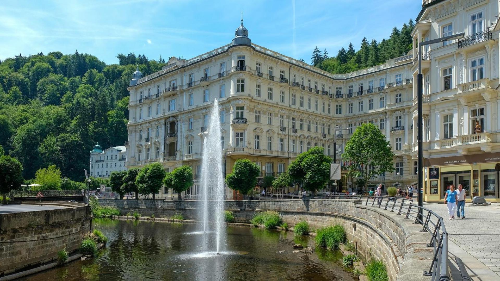 Karlovy Charme Inn By Rentez Karlowe Wary Zewnętrze zdjęcie